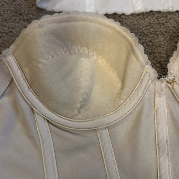 Low back corsets 34B - Picture 3 of 9